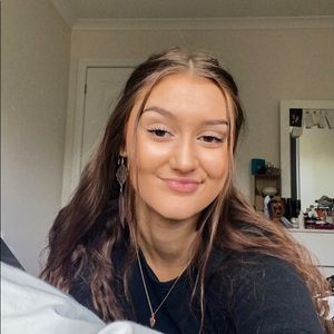 Meet your Posher, Becca